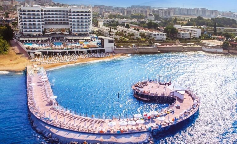 Azura Deluxe Resort & Spa