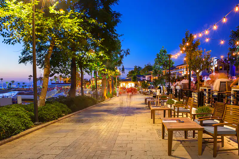 Një mbrëmje në Antalya me shoqërinë