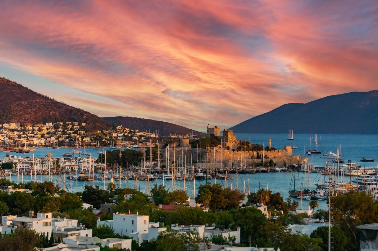Jeta e natës në Bodrum – Argëtim i pafund dhe aventura